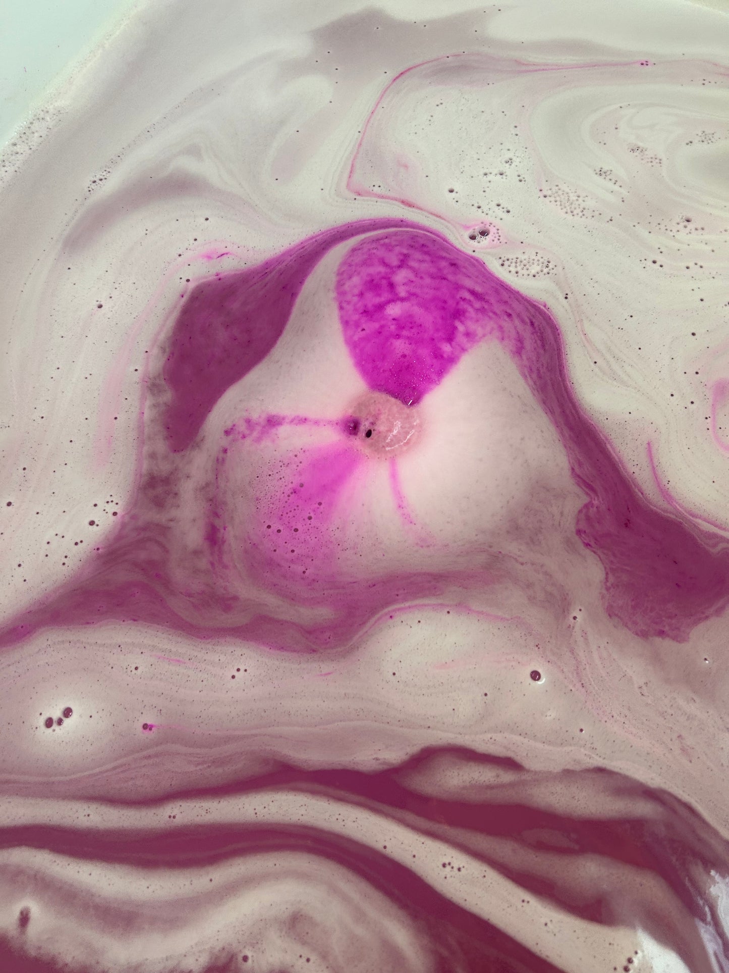 Cashmere Woods Bath Bomb