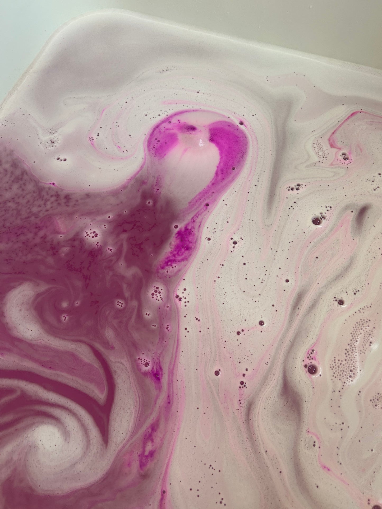 Cashmere Woods Bath Bomb